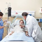 چگونه بیماران در مراقبت ویژه ICU مراقبت می‌شوند؟ از دستگاه‌ها تا تیم پرستاری